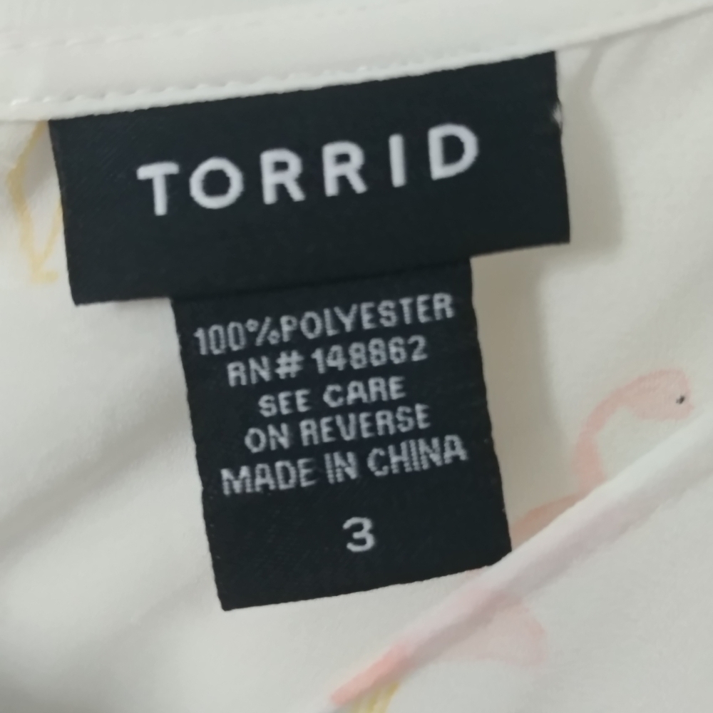 Torrid Women's White Shortsleeve Blouse Pink Flamingo Size 3 (A) - Picture 3 of 6